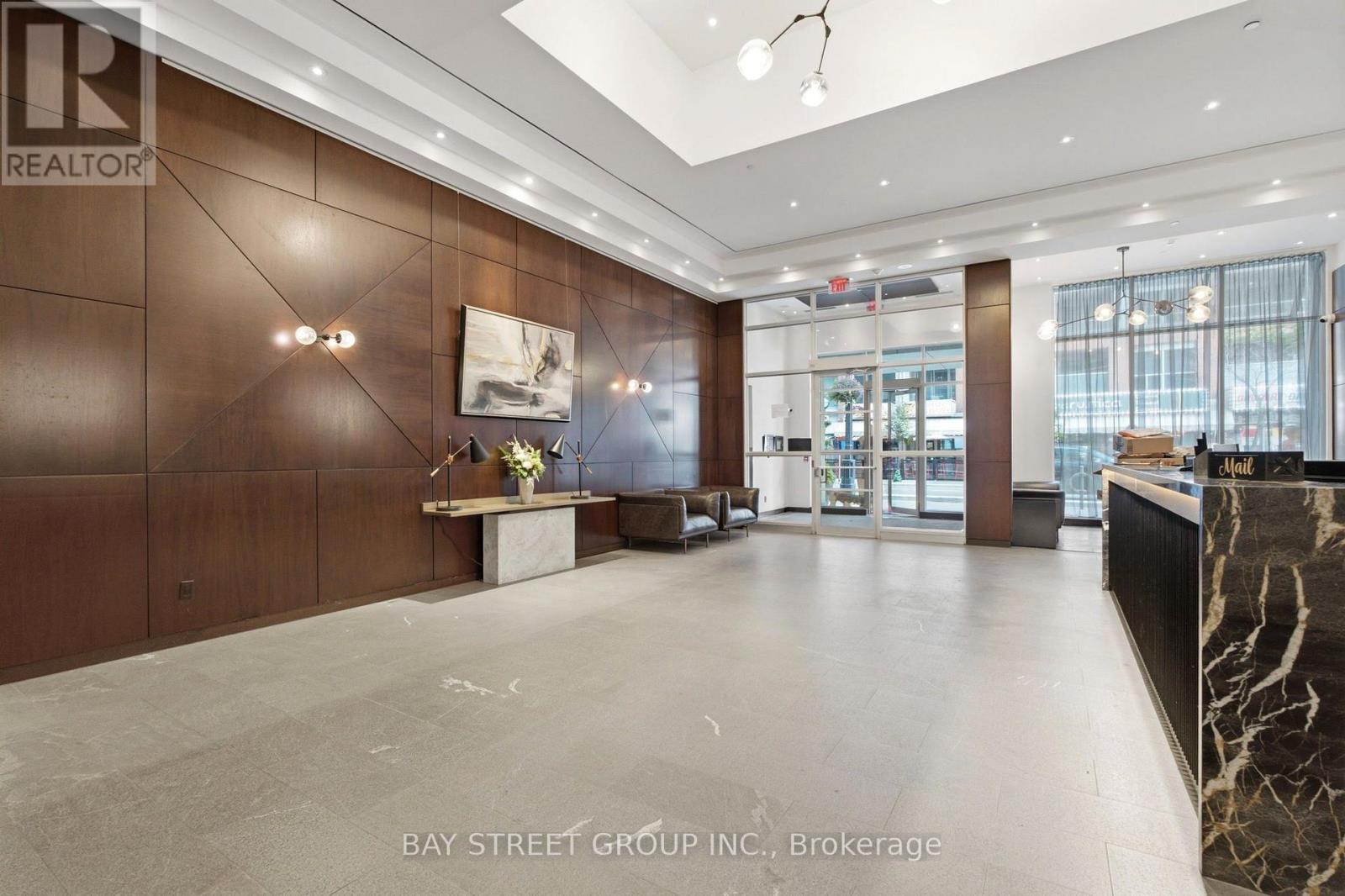 925 - 36 Blue Jays Way Property Photo 2