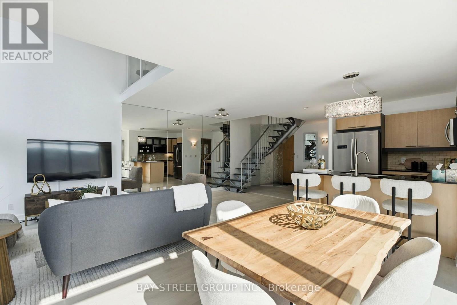 925 - 36 Blue Jays Way Property Photo 10