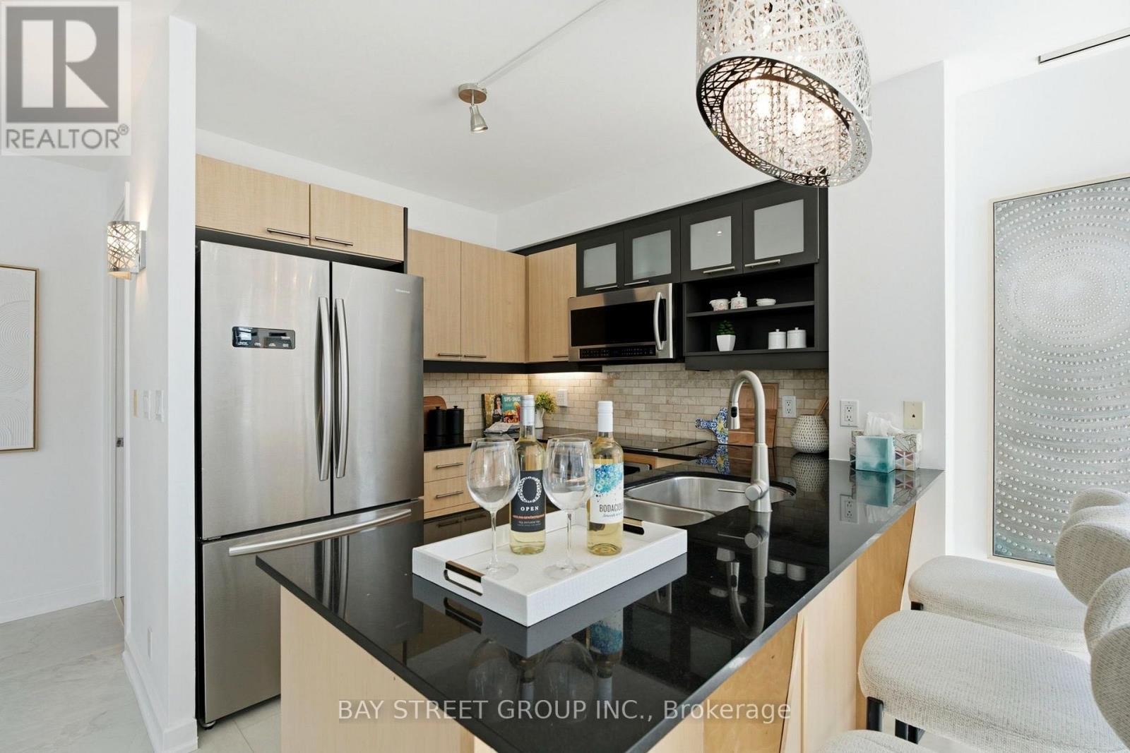 925 - 36 Blue Jays Way Property Photo 11