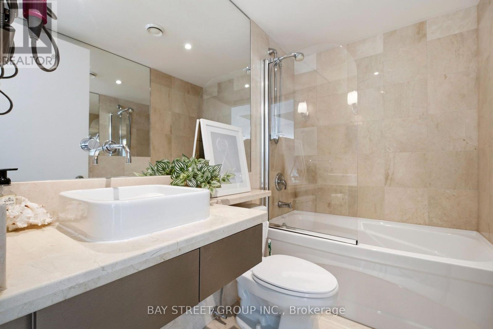 925 - 36 Blue Jays Way Property Photo 15