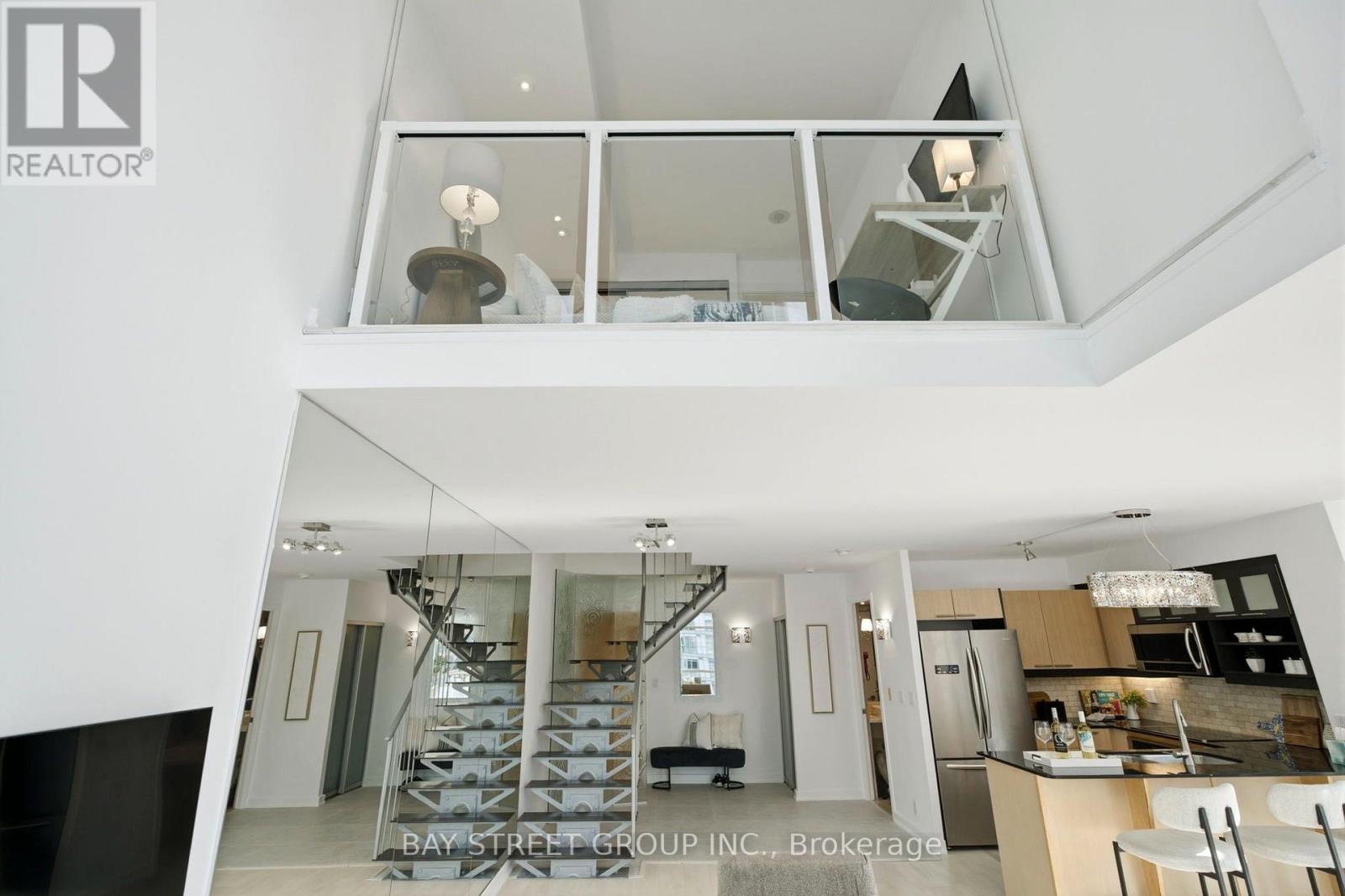 925 - 36 Blue Jays Way Property Photo 16