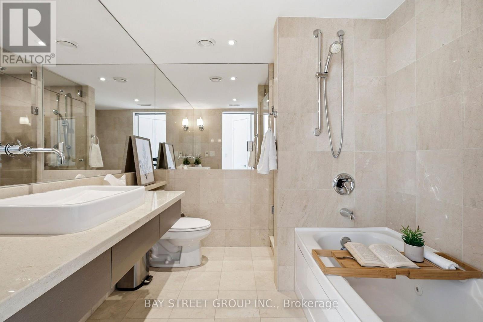925 - 36 Blue Jays Way Property Photo 21