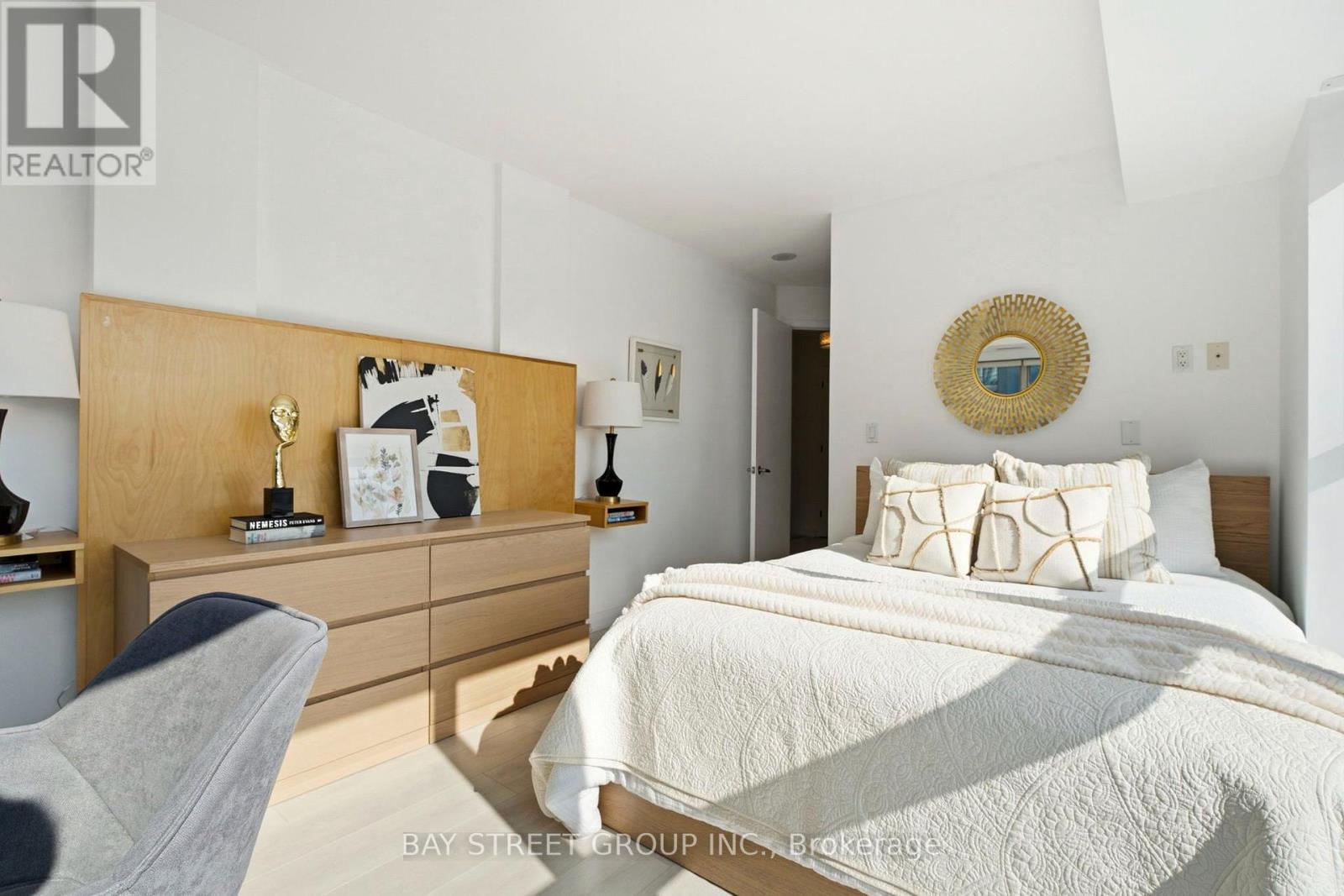 925 - 36 Blue Jays Way Property Photo 23
