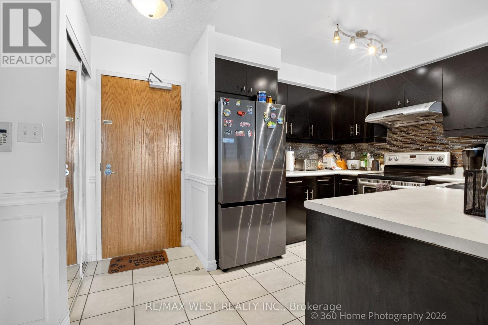 706 - 7 Lorraine Drive Property Photo 5
