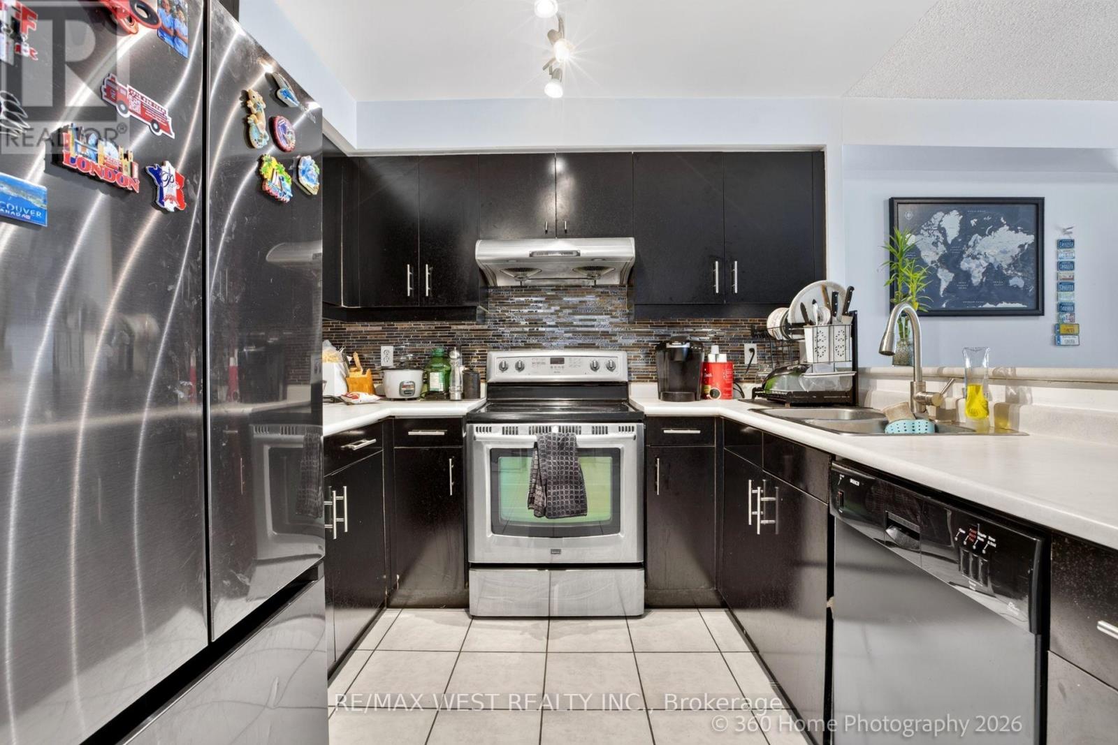 706 - 7 Lorraine Drive Property Photo 6