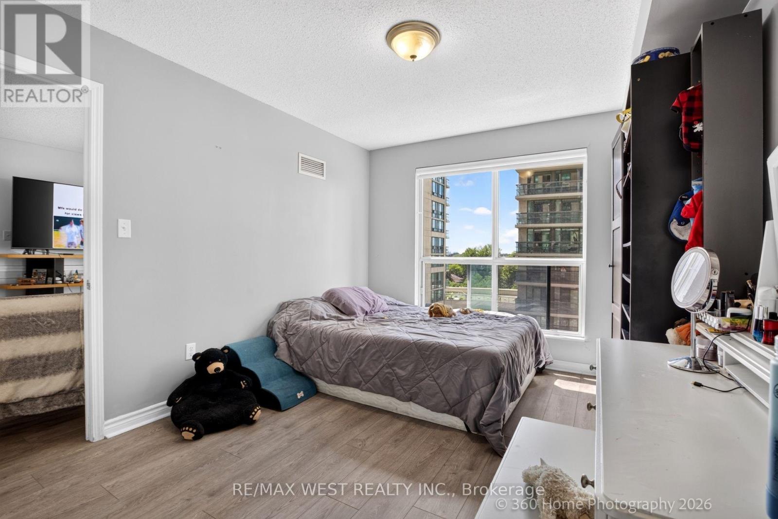 706 - 7 Lorraine Drive Property Photo 18