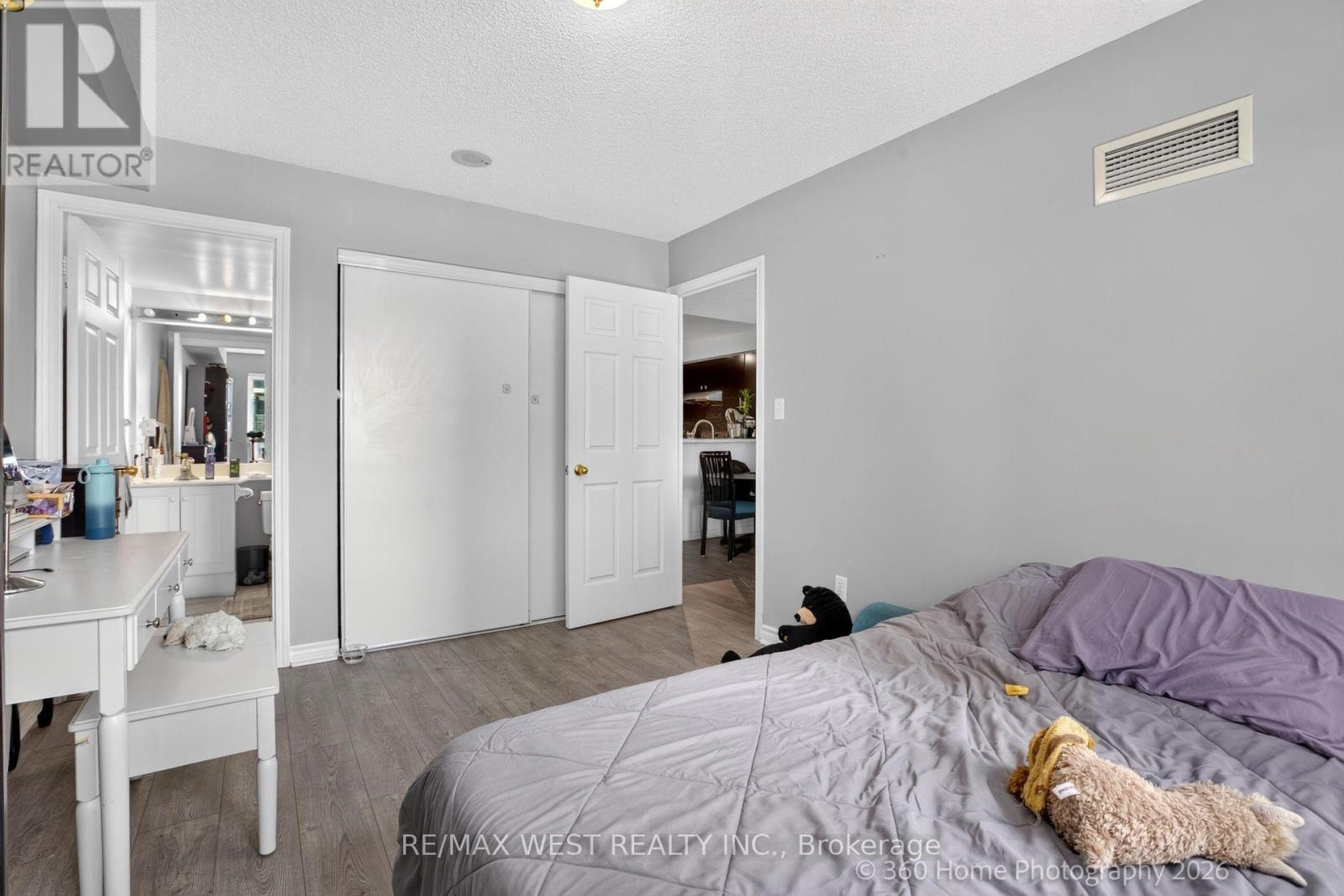 706 - 7 Lorraine Drive Property Photo 19