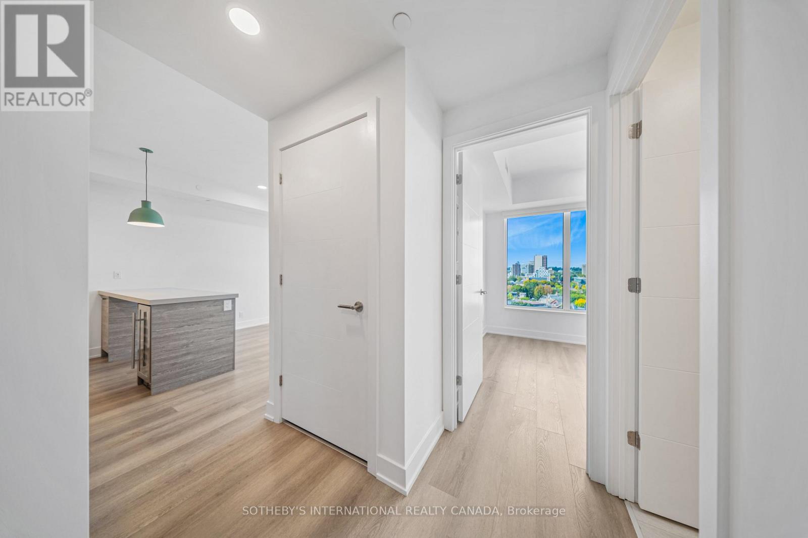 1601 - 484 SPADINA AVENUE Property Photo 1