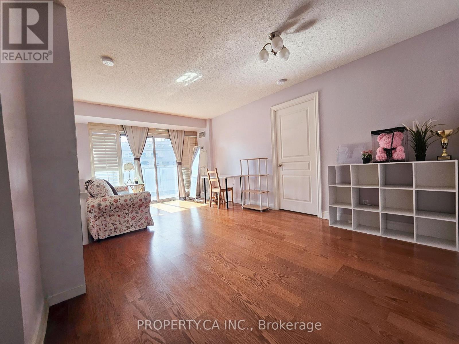 708 - 10 NORTHTOWN WAY Property Photo 1