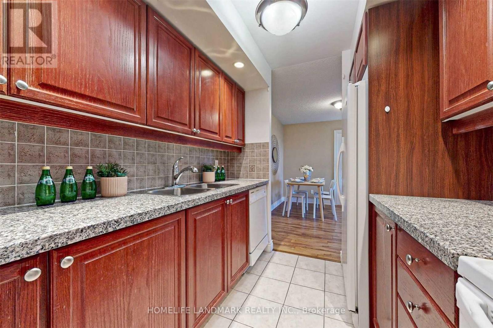 501 - 10 Northtown Way Property Photo 4