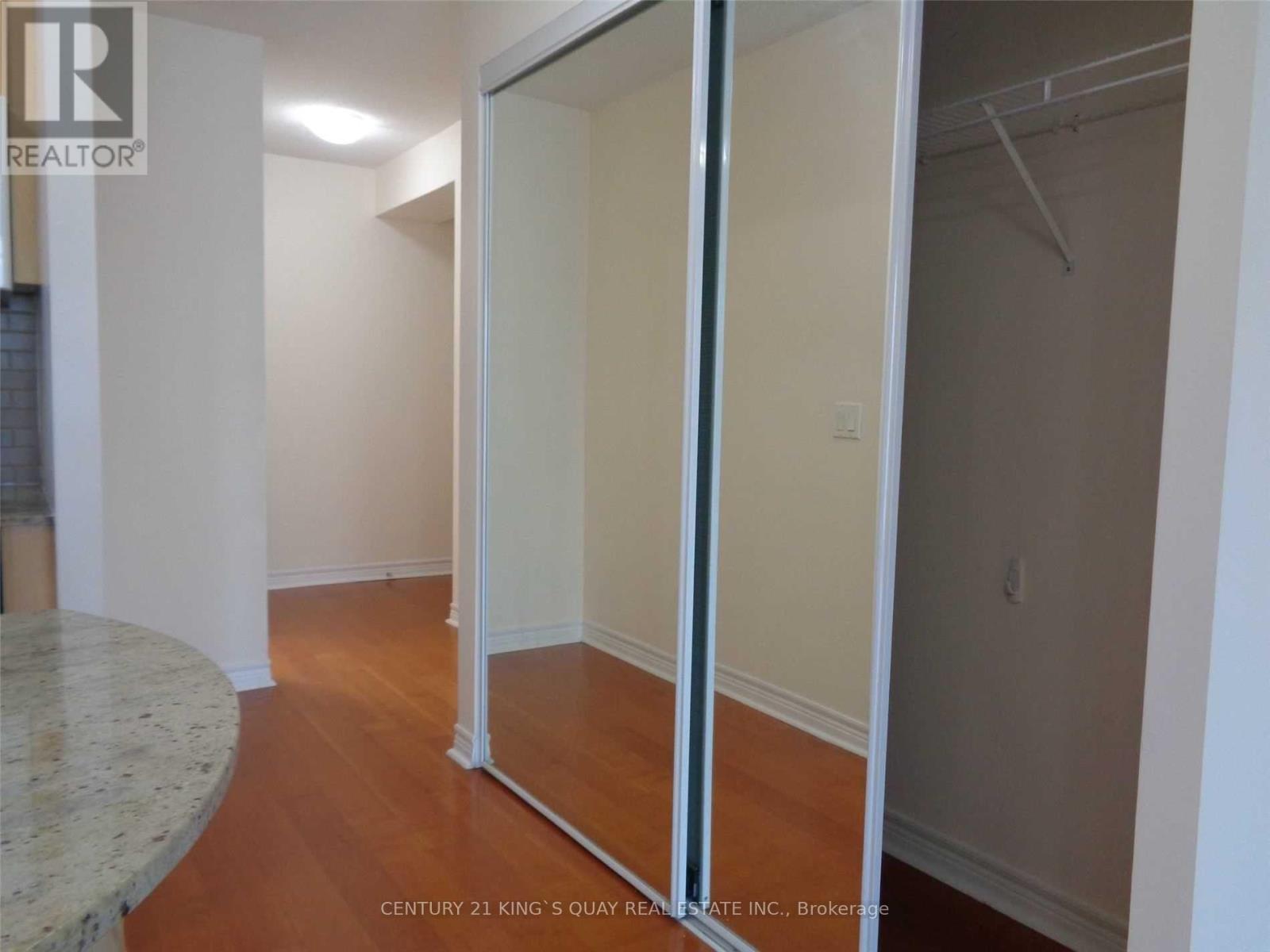 2714 - 763 Bay Street Property Photo 26