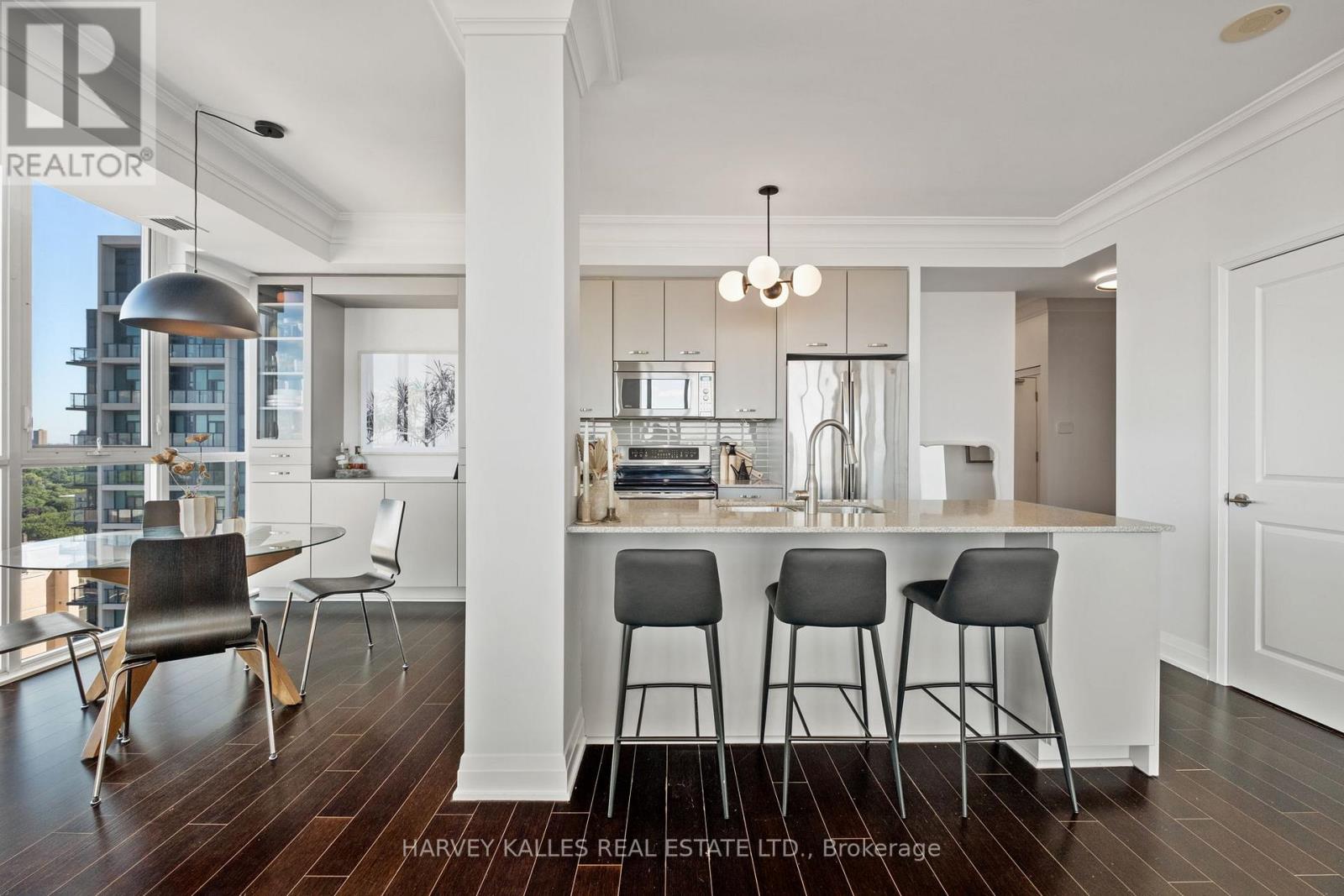 1602 - 530 St Clair Avenue W Property Photo 6