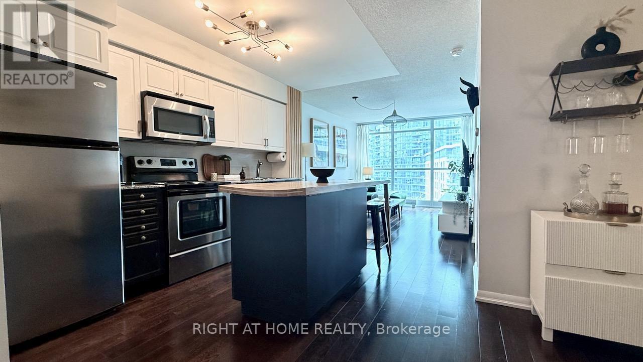656 - 209 Fort York Boulevard S Property Photo 4