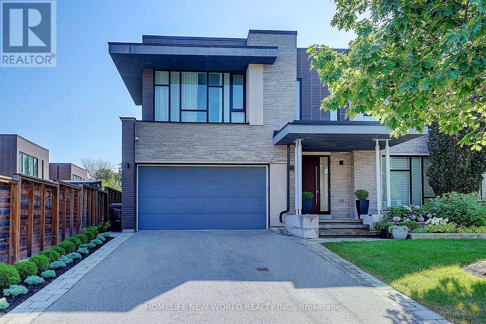 7 VALLIERE PLACE W