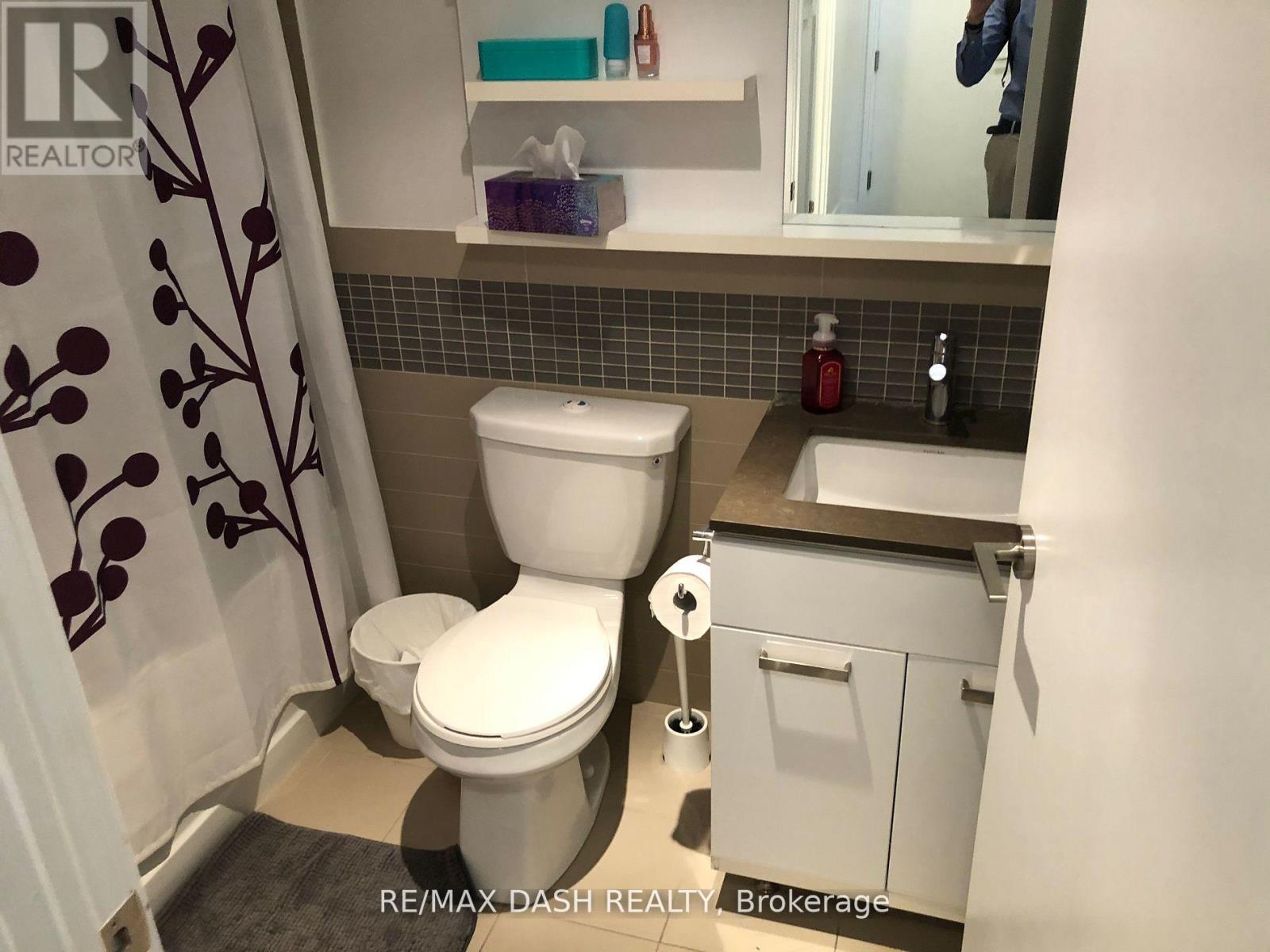 710 - 295 Adelaide Street W Property Photo 10