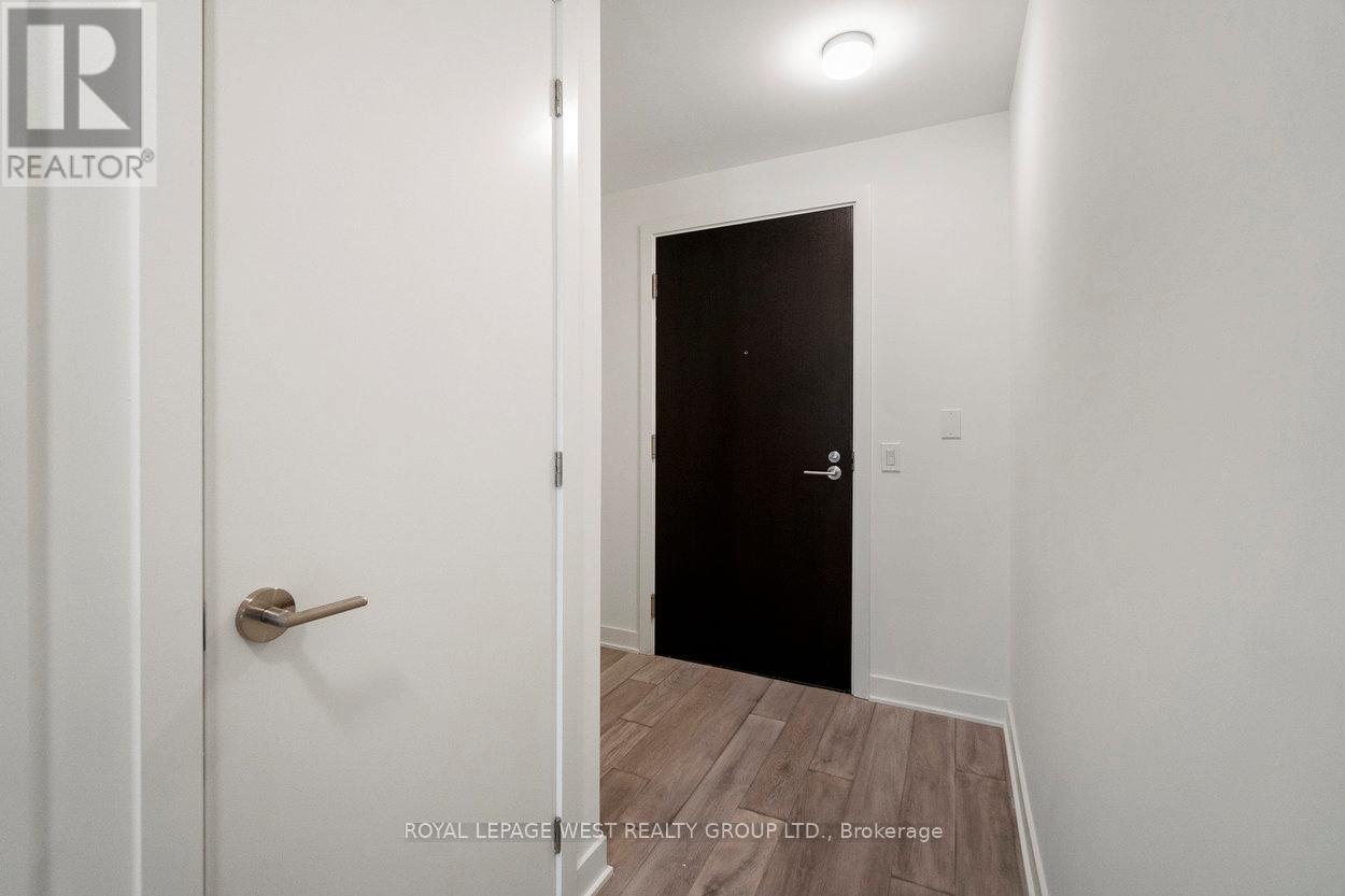1310 - 11 Yorkville Avenue Property Photo 5