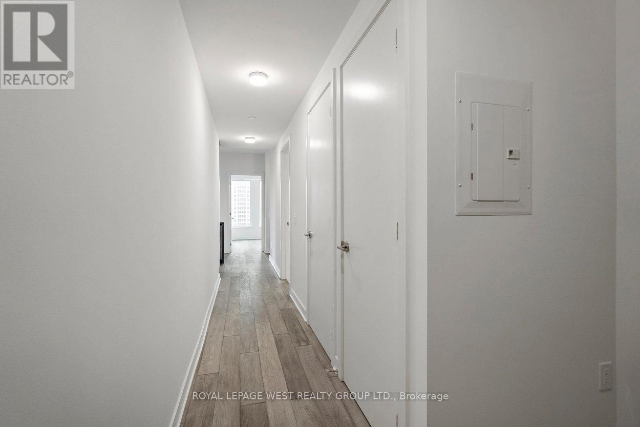 1310 - 11 Yorkville Avenue Property Photo 6