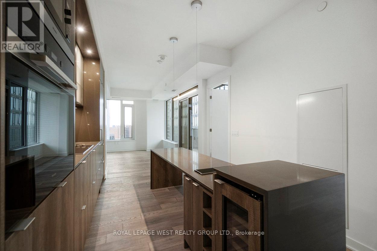1310 - 11 Yorkville Avenue Property Photo 7