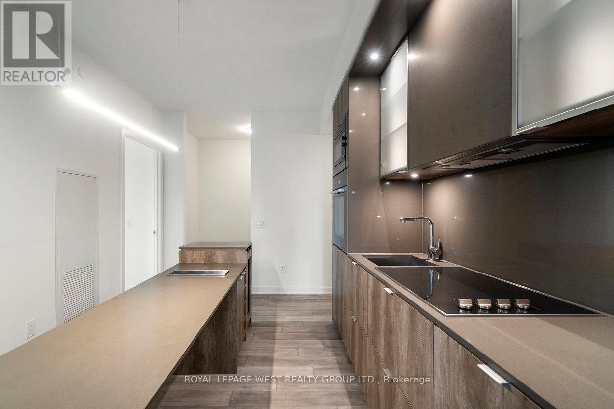 1310 - 11 Yorkville Avenue Property Photo 14