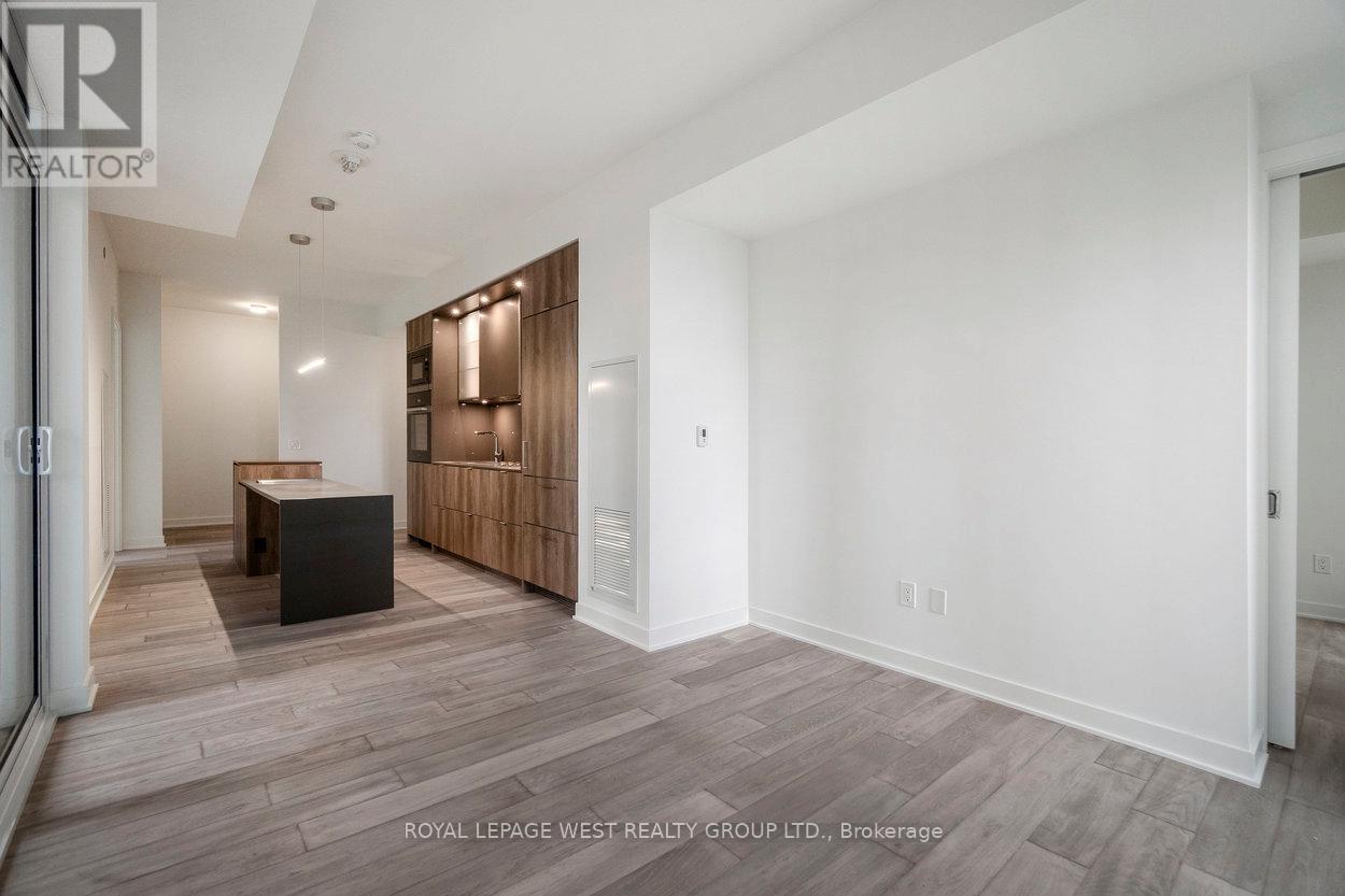 1310 - 11 Yorkville Avenue Property Photo 24