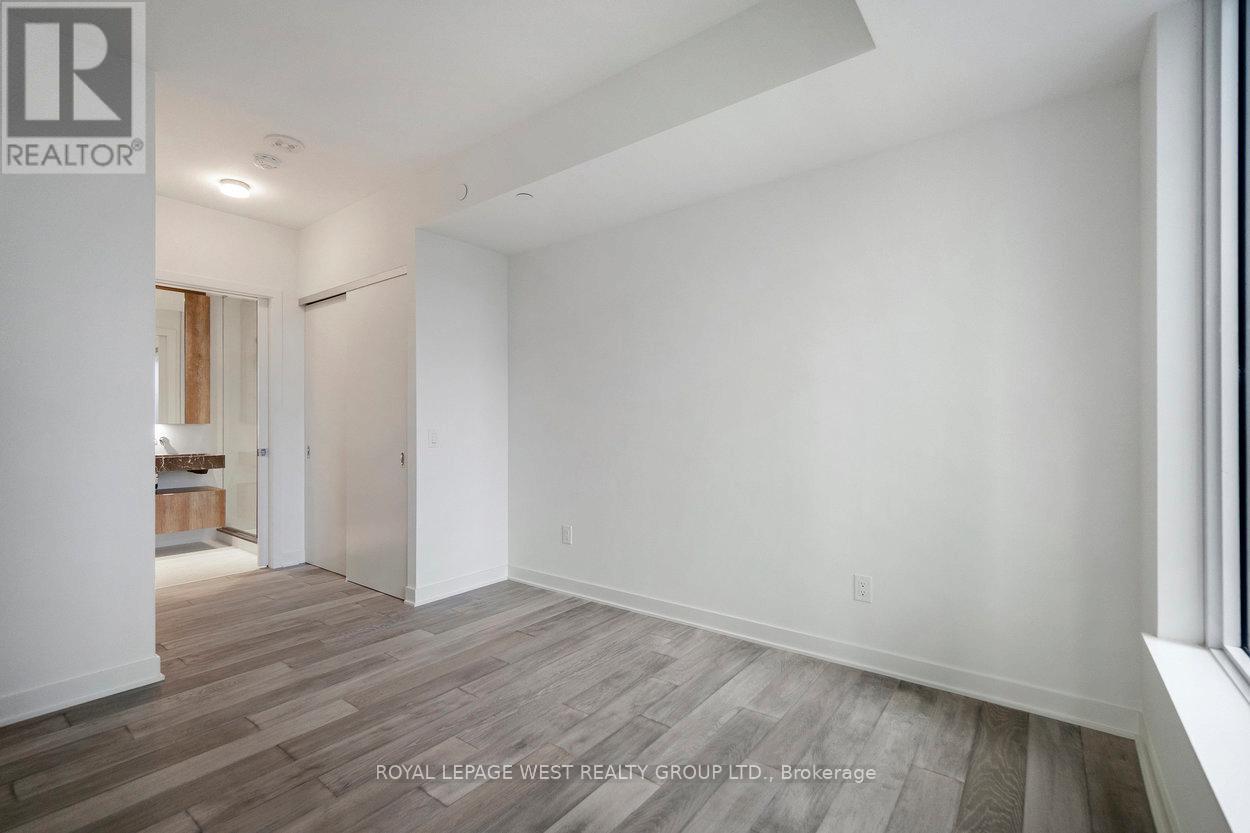 1310 - 11 Yorkville Avenue Property Photo 25