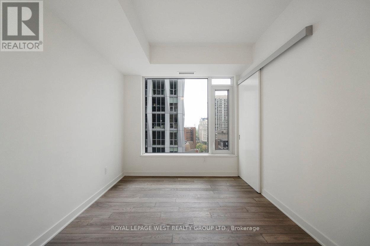 1310 - 11 Yorkville Avenue Property Photo 27