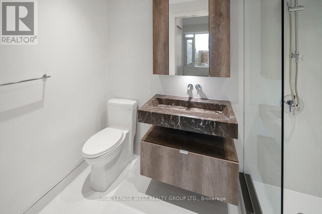 1310 - 11 Yorkville Avenue Property Photo 29