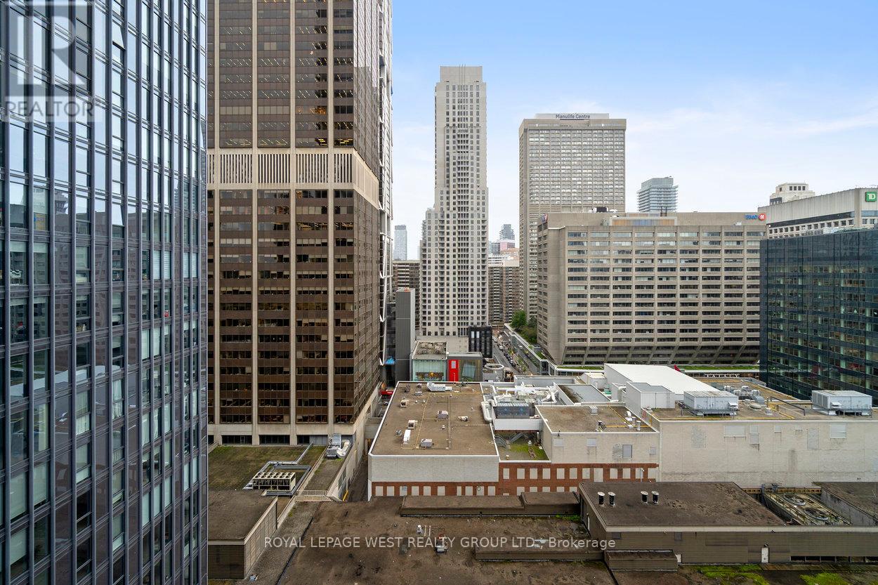 1310 - 11 Yorkville Avenue Property Photo 40