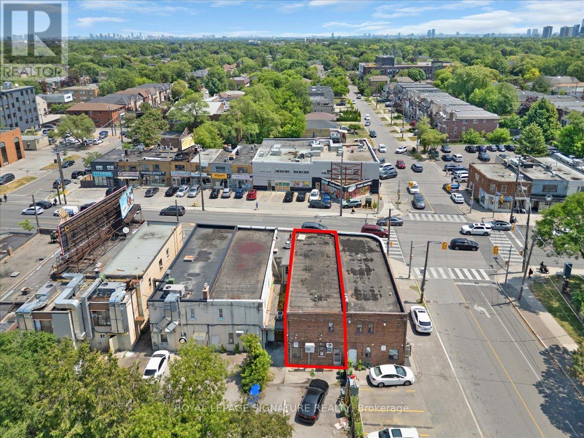 3016 Bathurst Street Property Photo 3