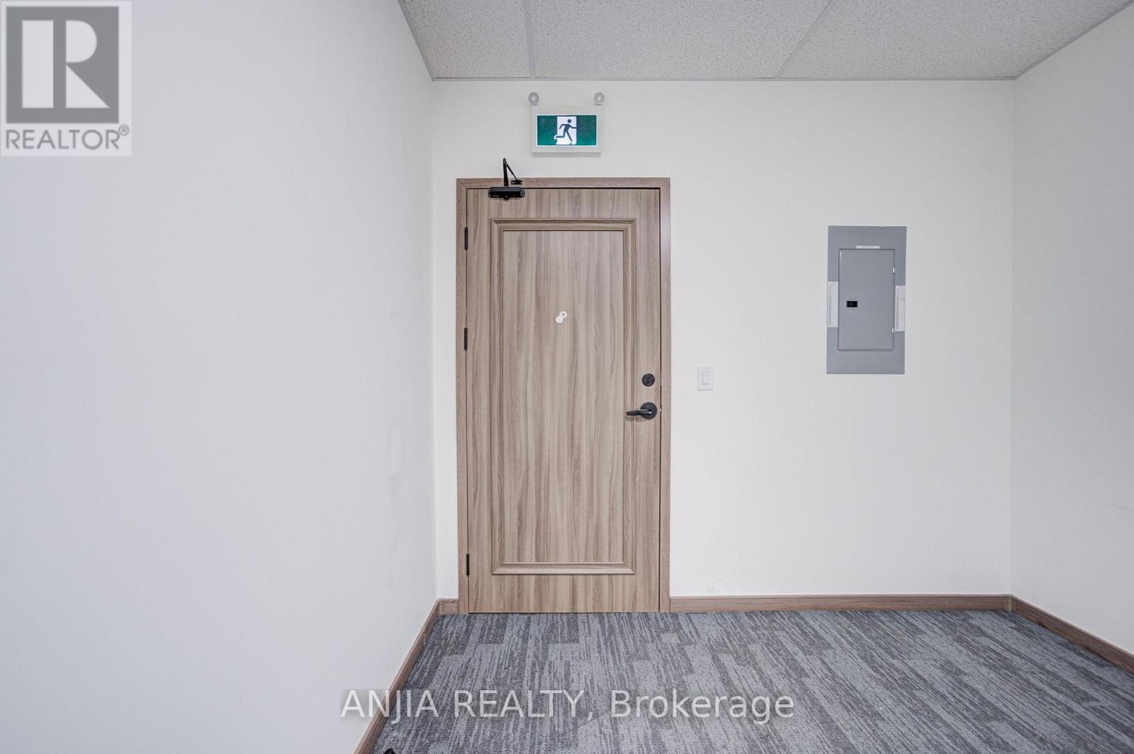 617 - 105 Gordon Baker Road Property Photo 11
