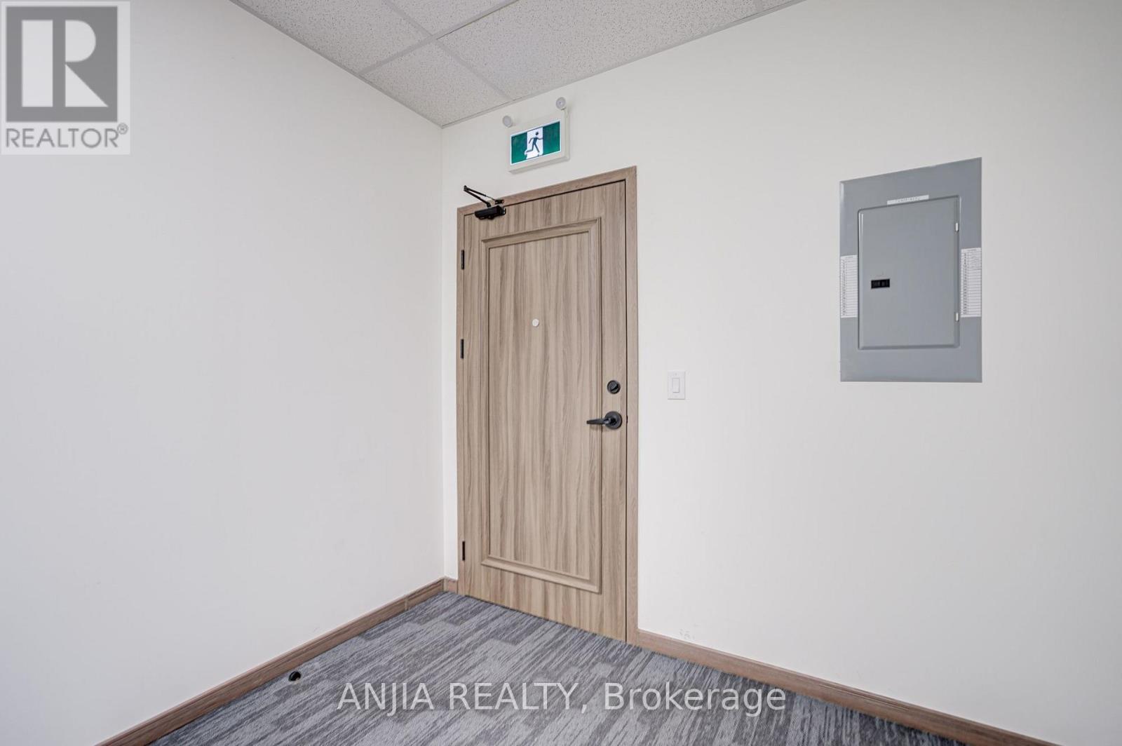 617 - 105 Gordon Baker Road Property Photo 20