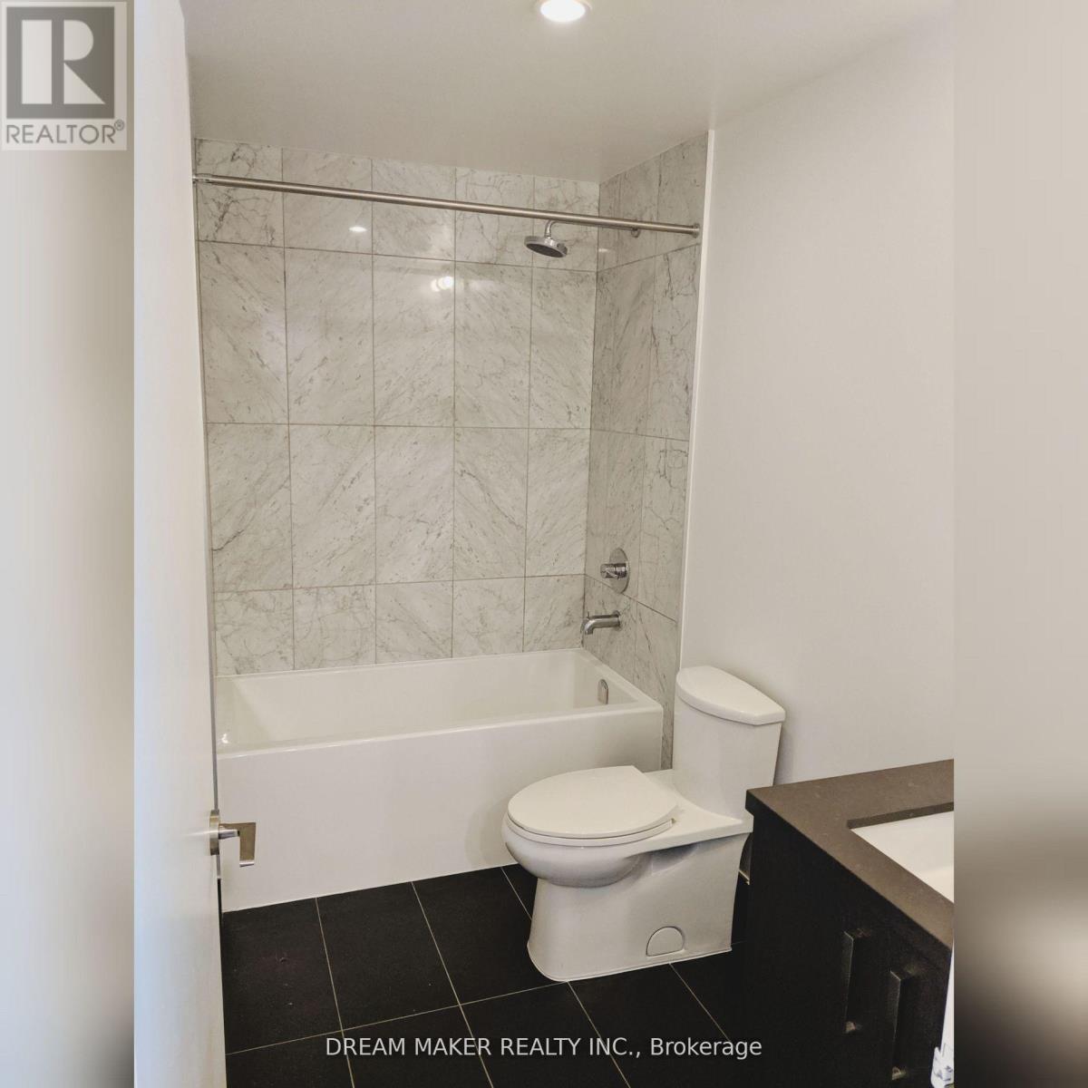 4 - 455 Front Street E Property Photo 6