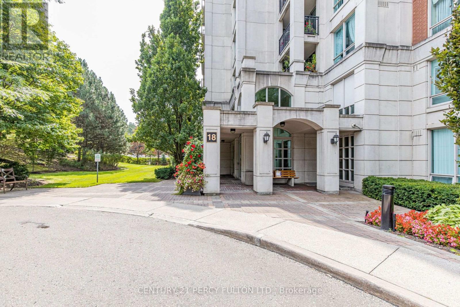 816 - 18 William Carson Crescent Property Photo 2
