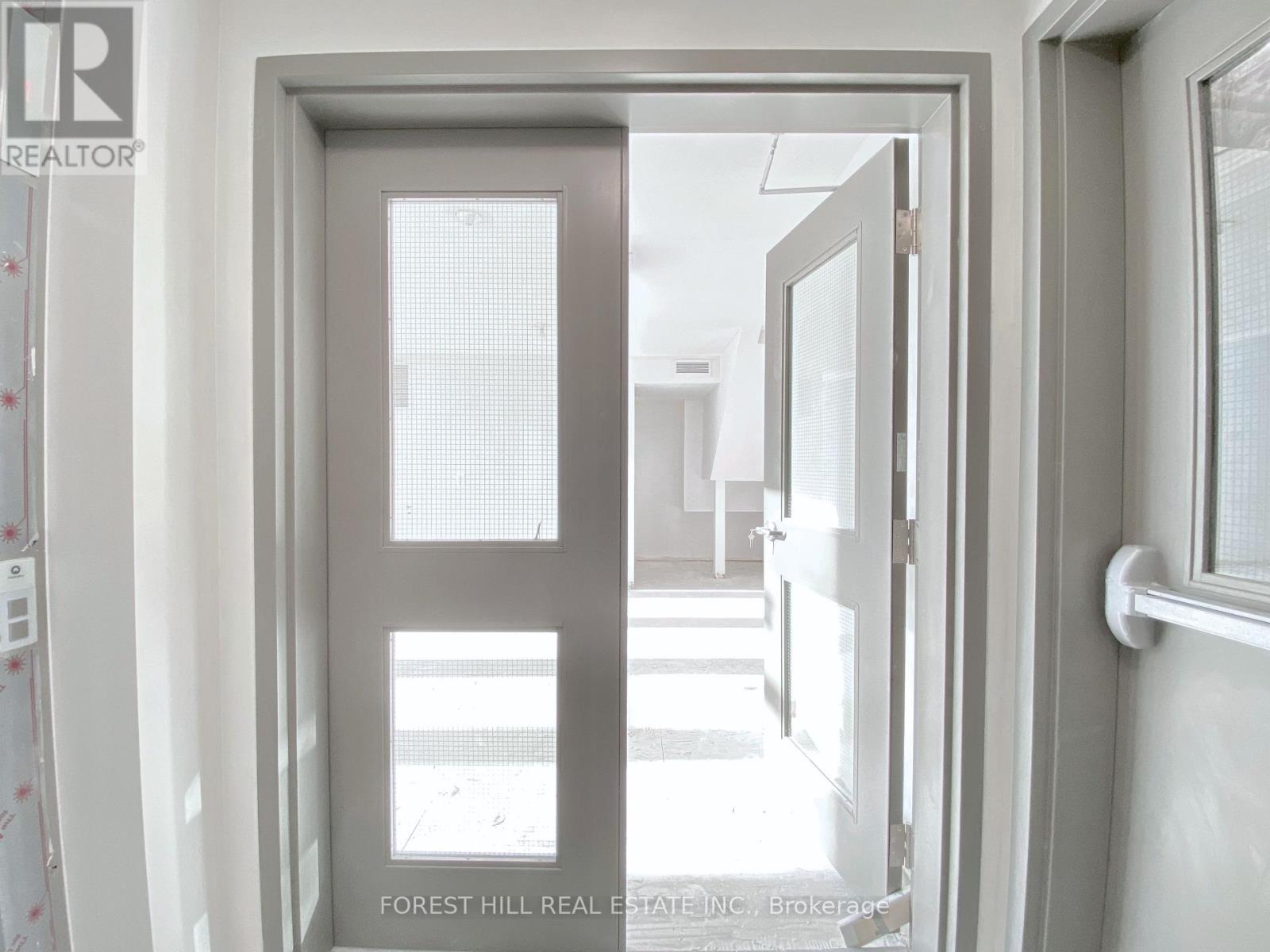 3 - 3429 Yonge Street Property Photo 8