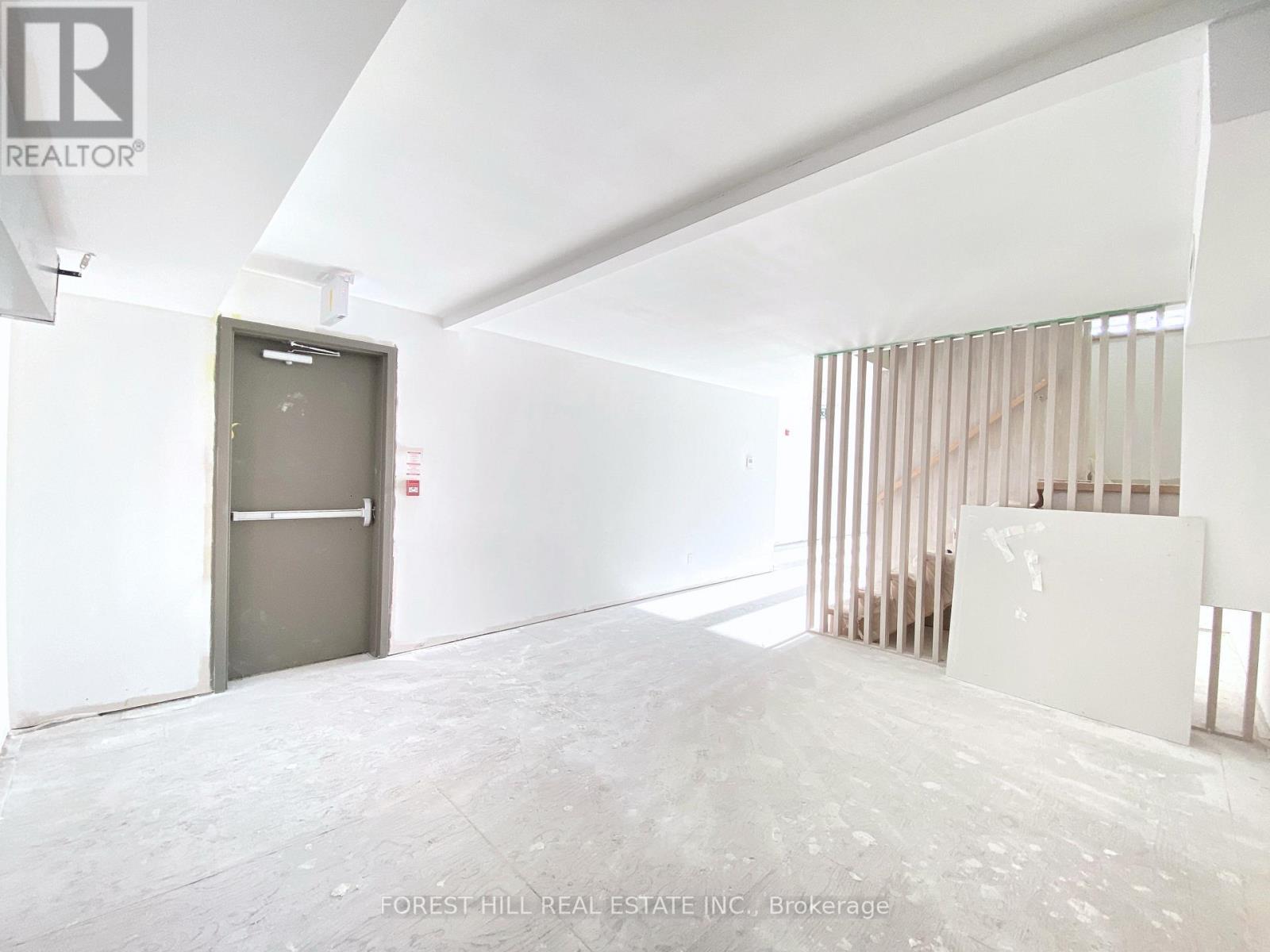 3 - 3429 Yonge Street Property Photo 12