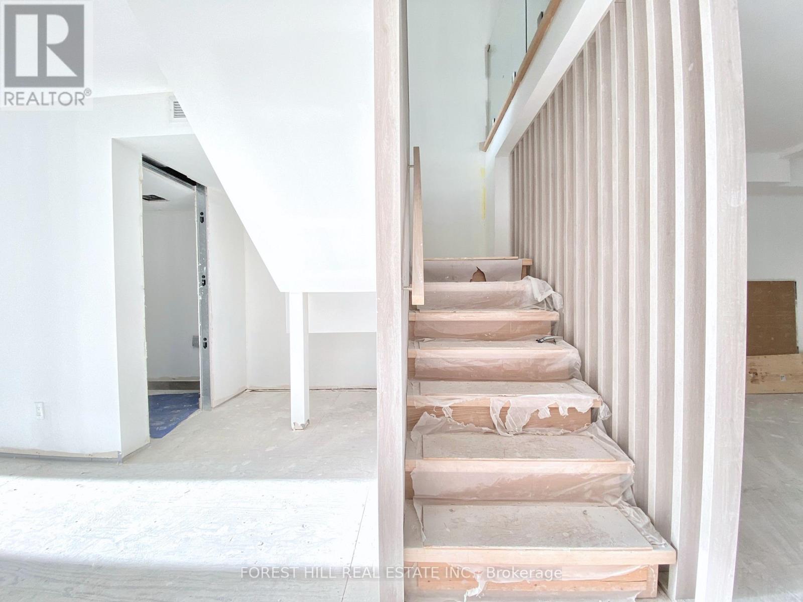 3 - 3429 Yonge Street Property Photo 13