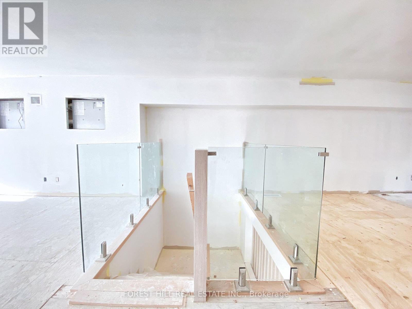 3 - 3429 Yonge Street Property Photo 15