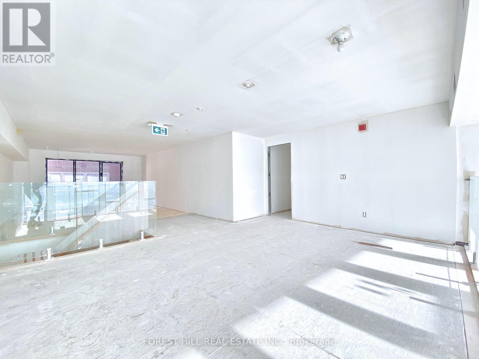 3 - 3429 Yonge Street Property Photo 17