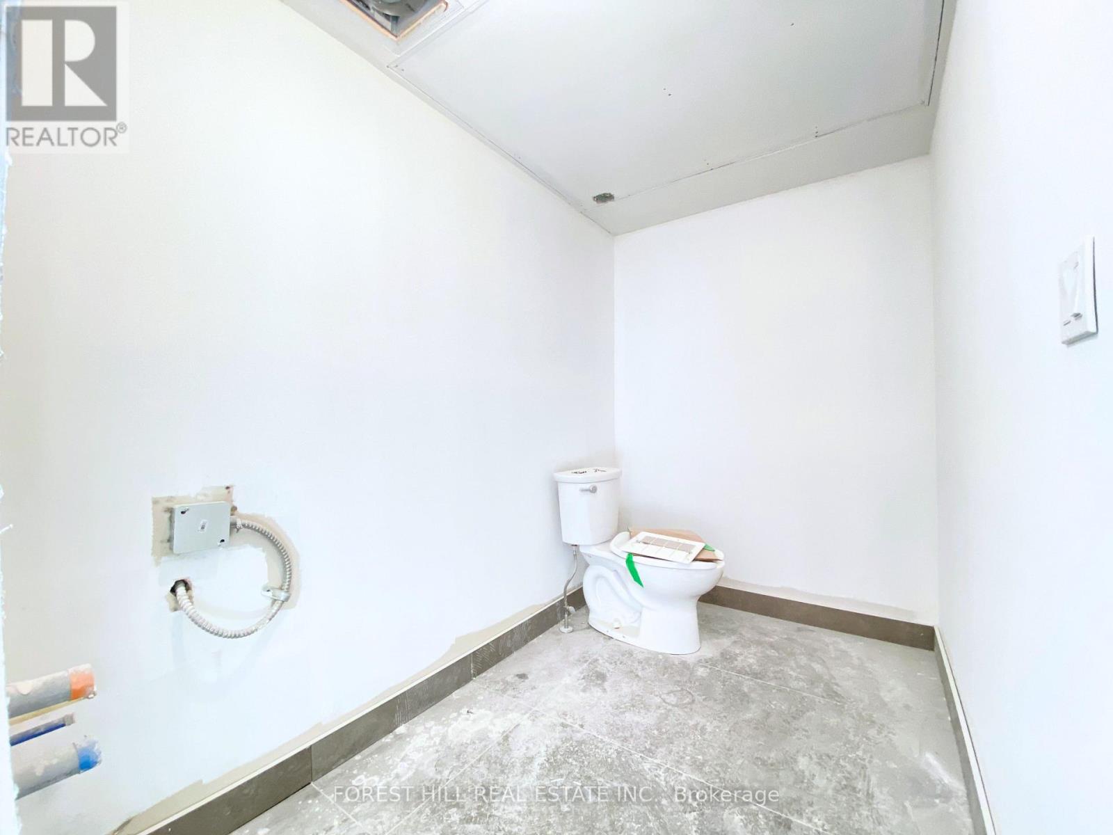 3 - 3429 Yonge Street Property Photo 19