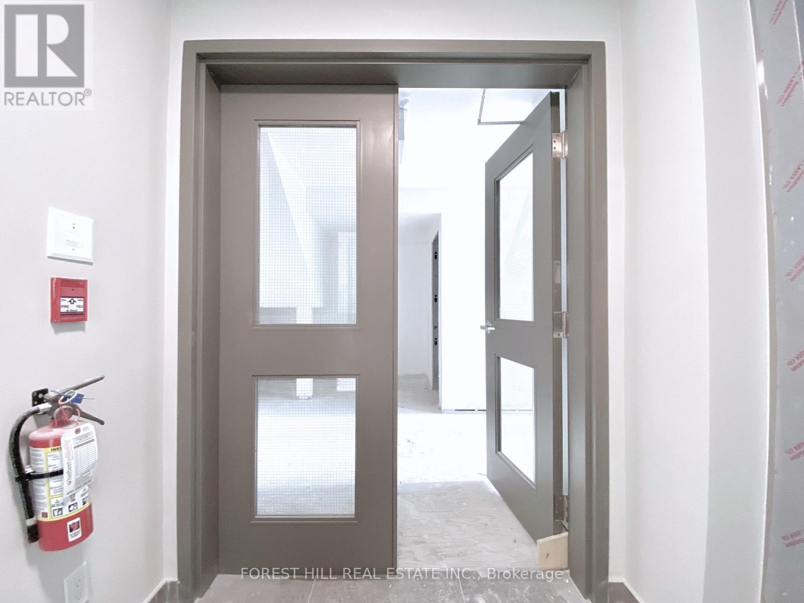 3 - 3429 Yonge Street Property Photo 20