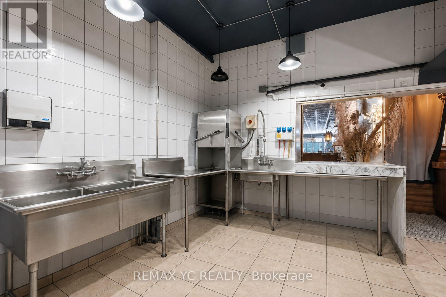 217 Ossington Avenue Property Photo 14