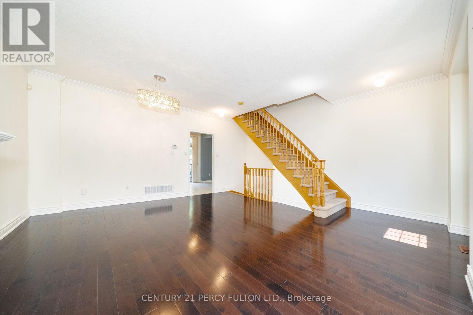 22 William Poole Way Property Photo 6