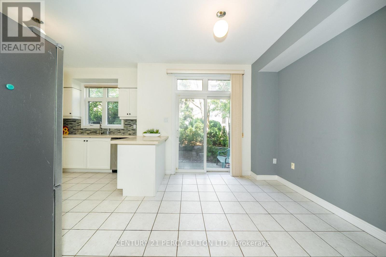 22 William Poole Way Property Photo 9