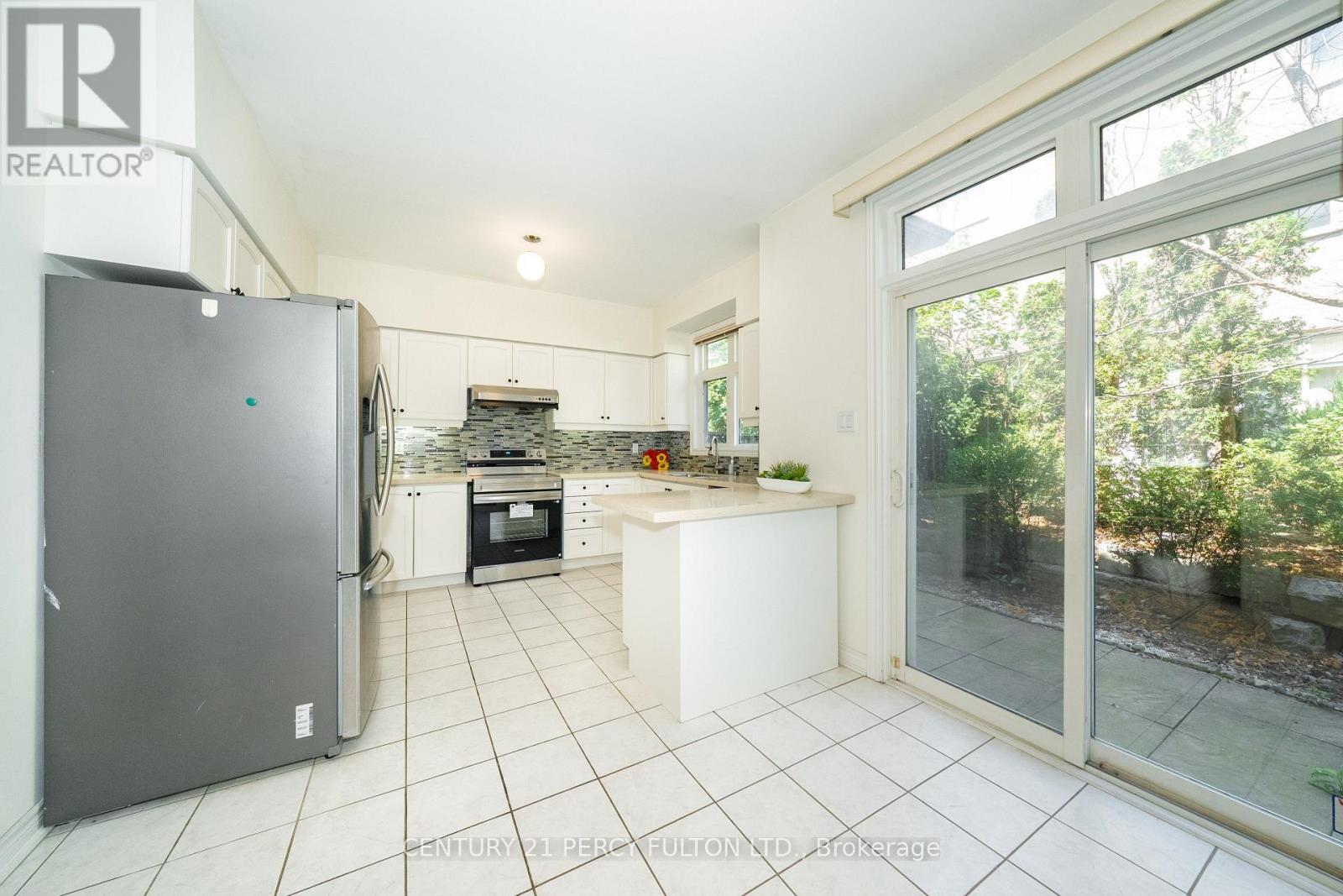 22 William Poole Way Property Photo 10