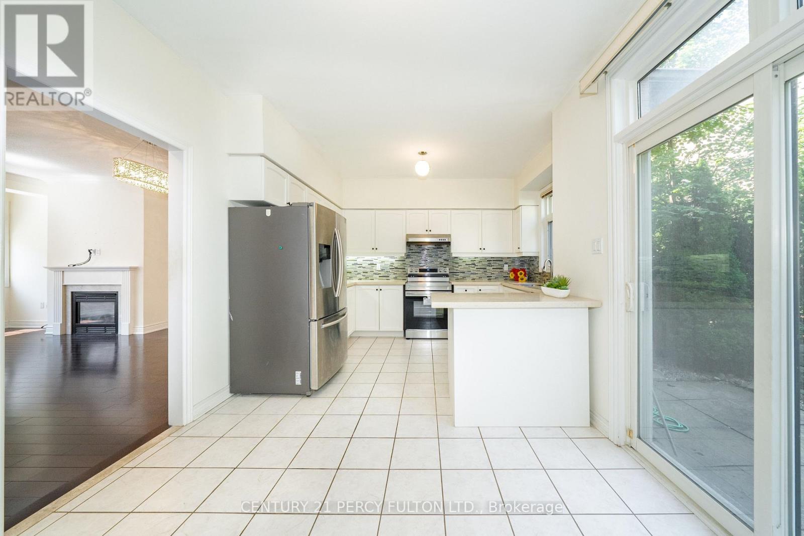 22 William Poole Way Property Photo 11