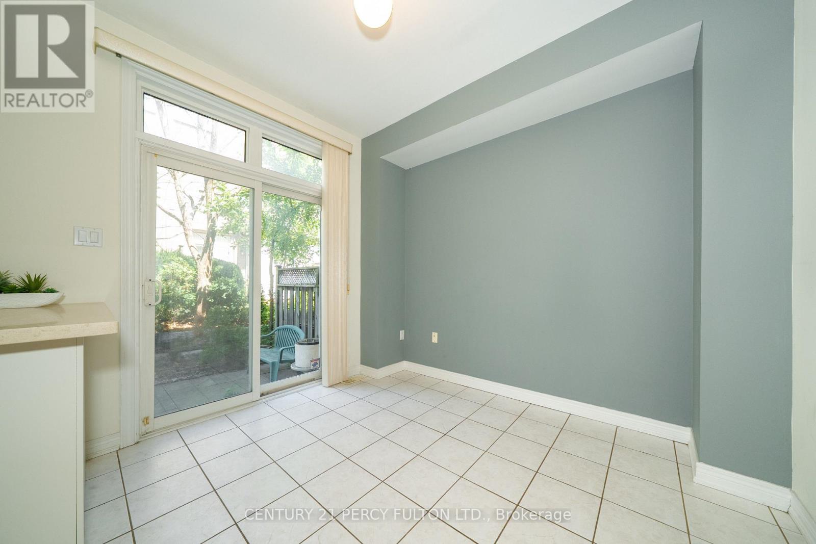 22 William Poole Way Property Photo 12