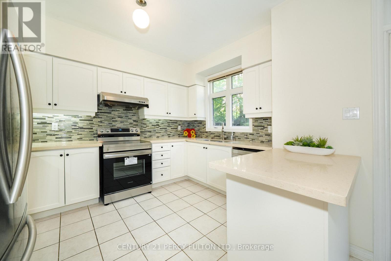 22 William Poole Way Property Photo 13