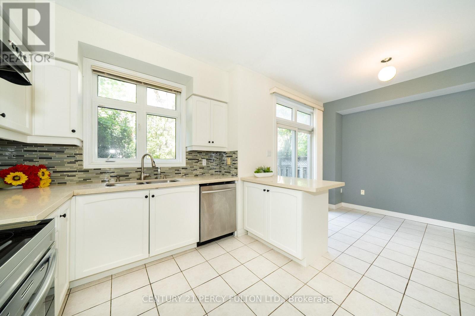 22 William Poole Way Property Photo 14