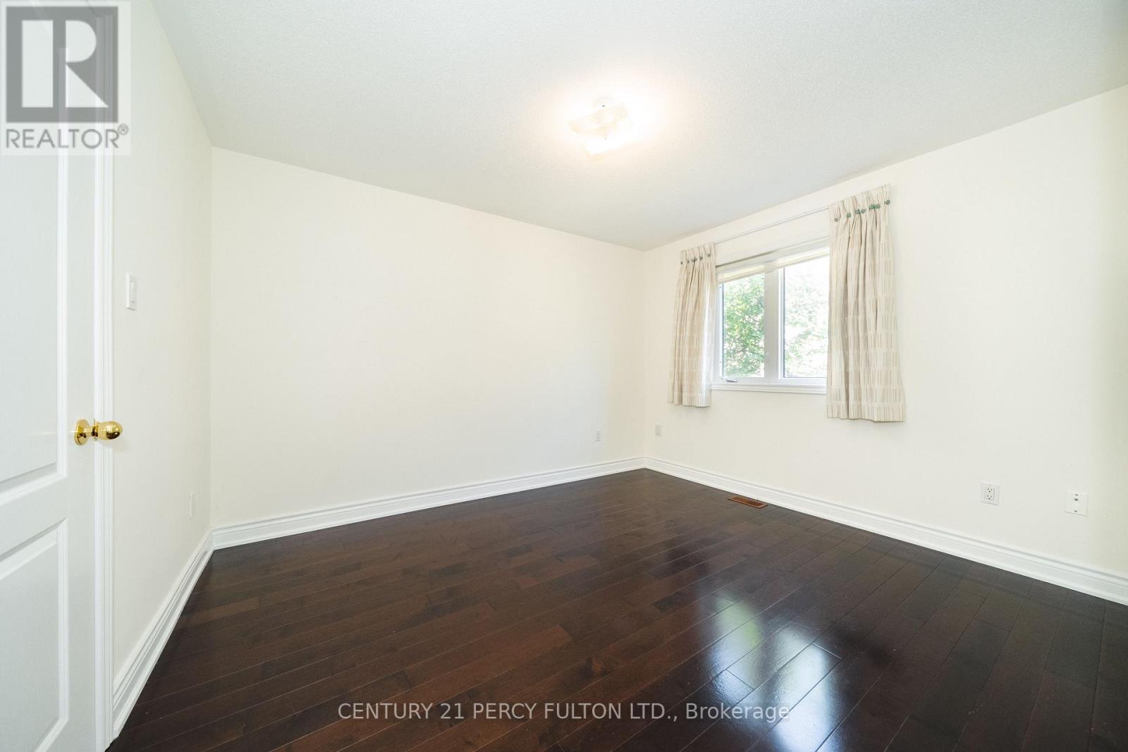 22 William Poole Way Property Photo 18