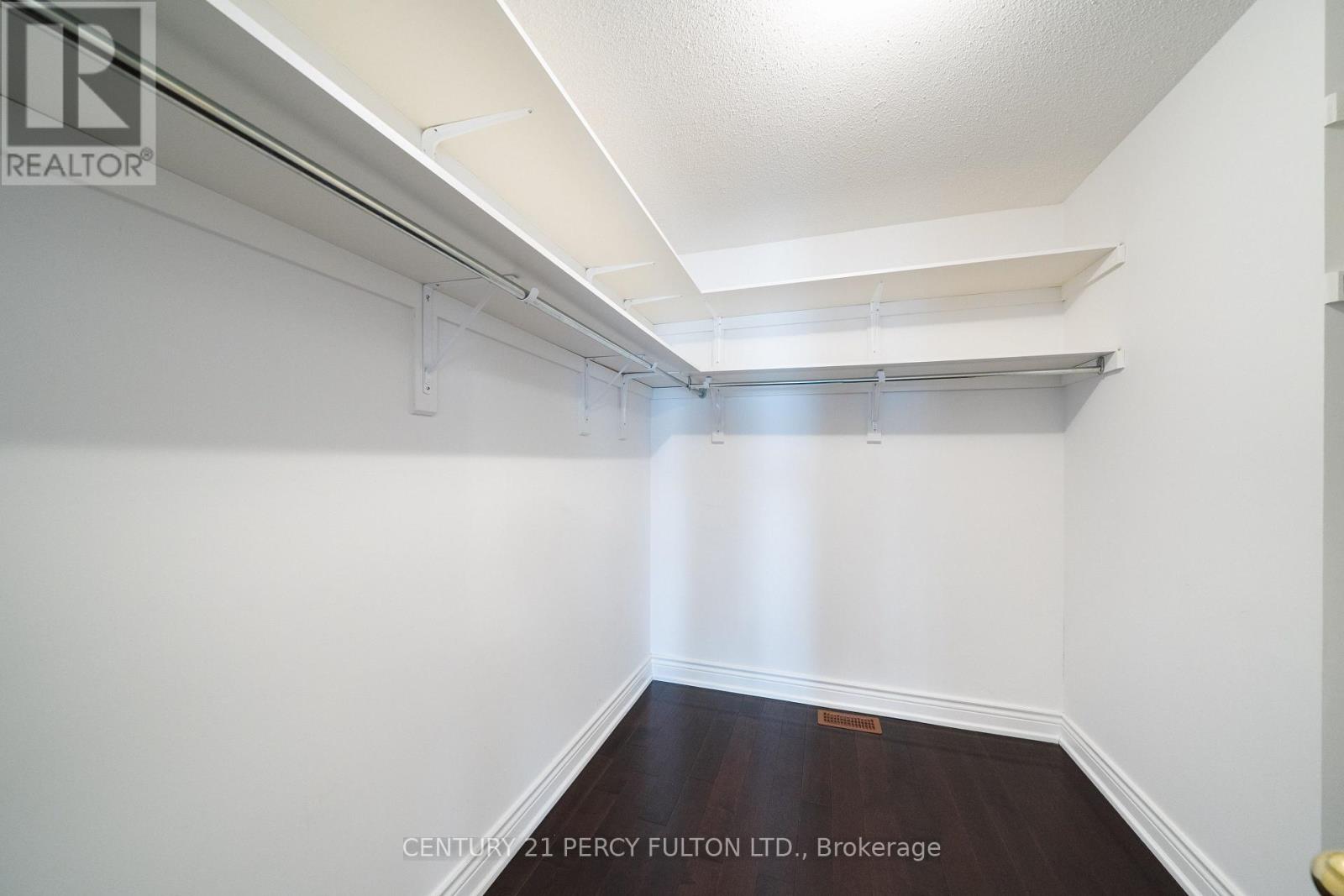 22 William Poole Way Property Photo 26